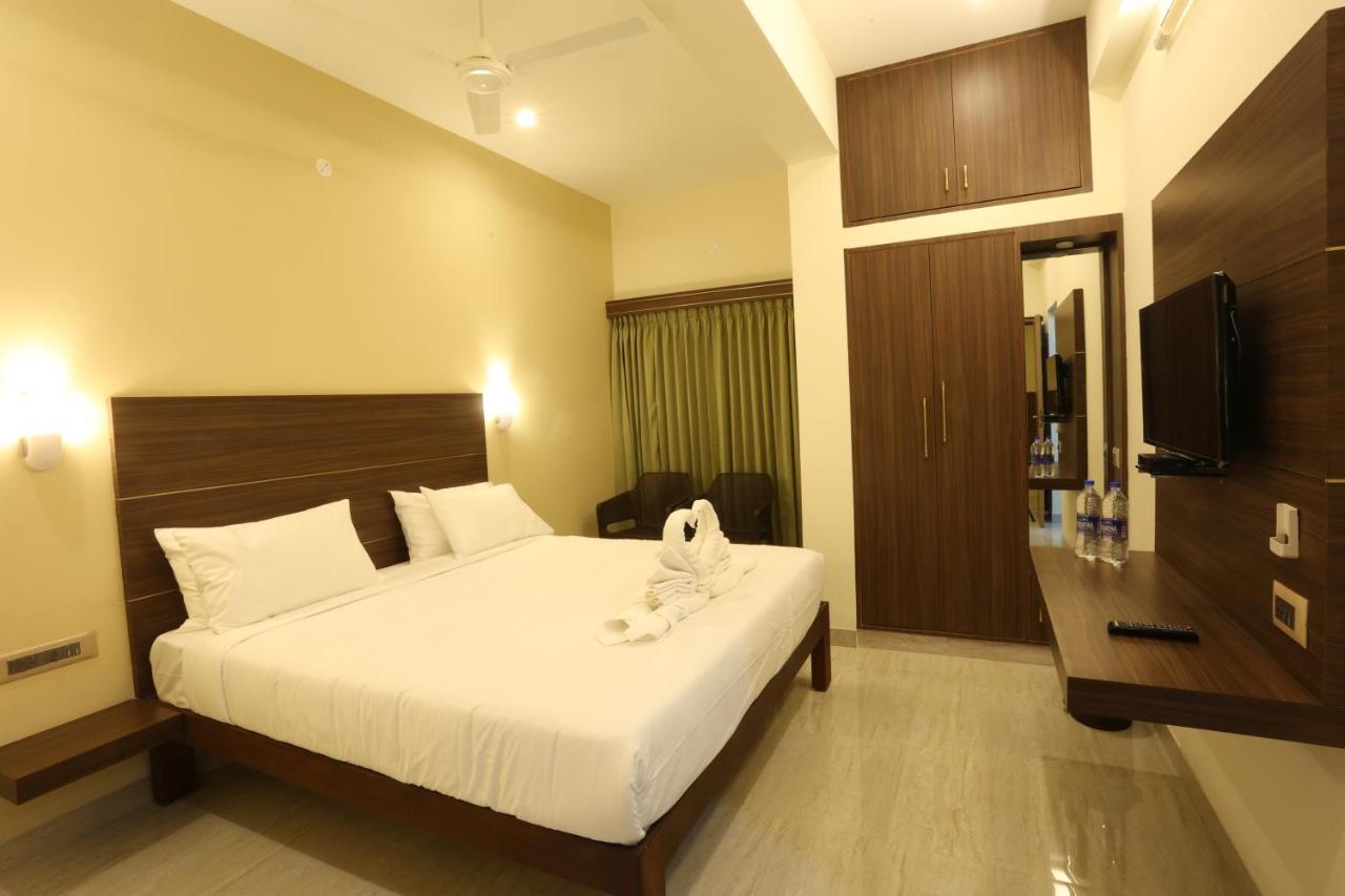 Отель Minas Manor Tiruchirappalli Экстерьер фото