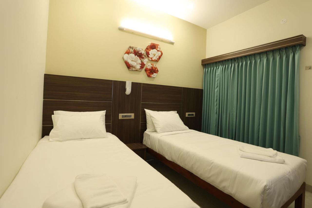 Отель Minas Manor Tiruchirappalli Экстерьер фото