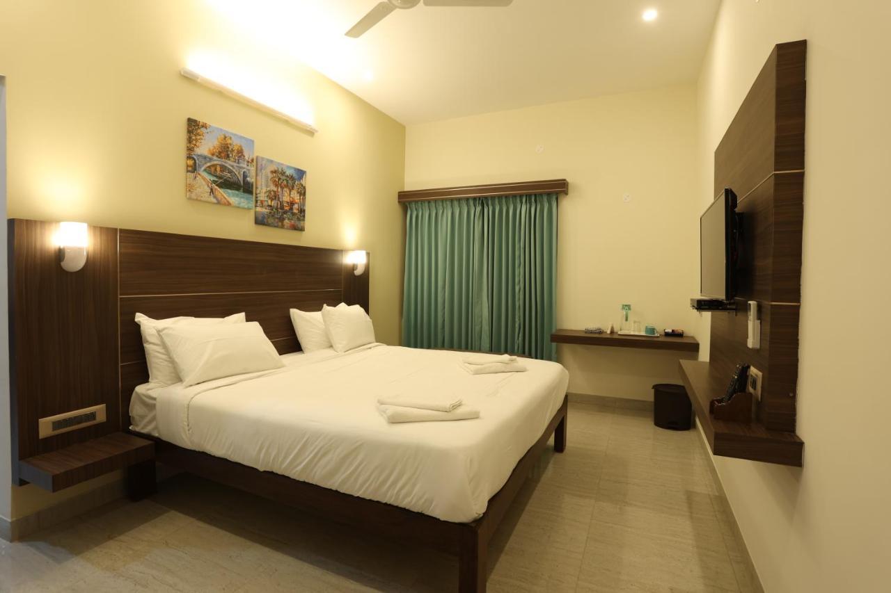 Отель Minas Manor Tiruchirappalli Экстерьер фото