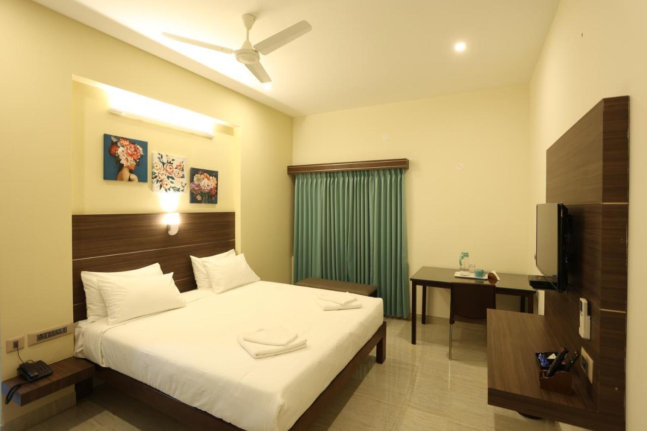 Отель Minas Manor Tiruchirappalli Экстерьер фото