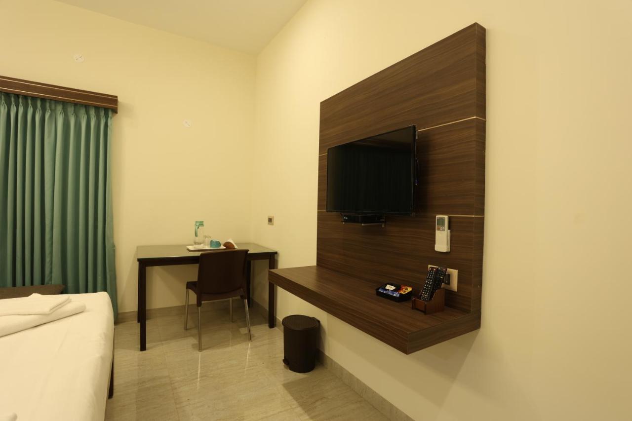 Отель Minas Manor Tiruchirappalli Экстерьер фото