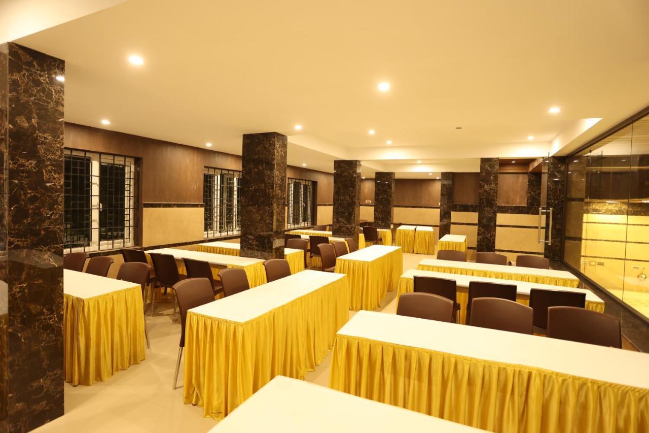 Отель Minas Manor Tiruchirappalli Экстерьер фото