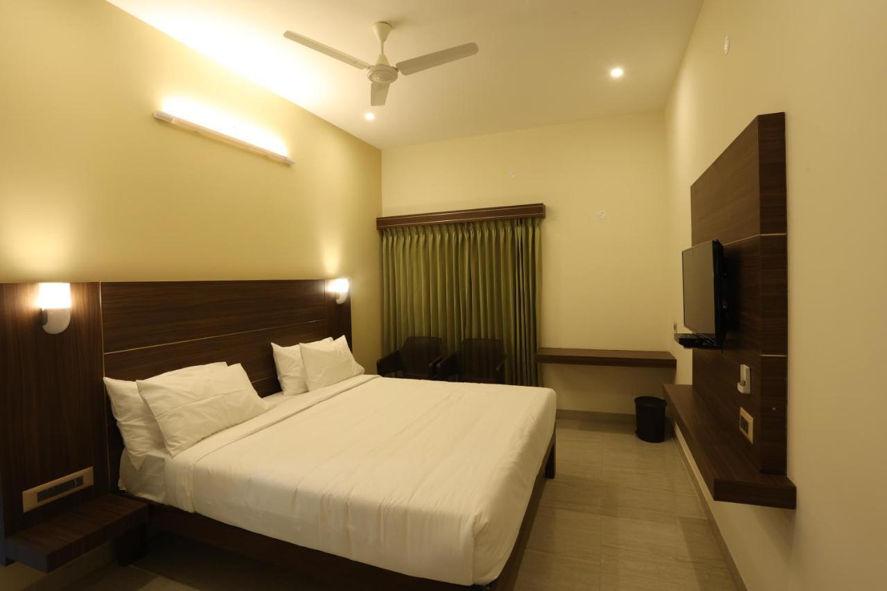 Отель Minas Manor Tiruchirappalli Экстерьер фото