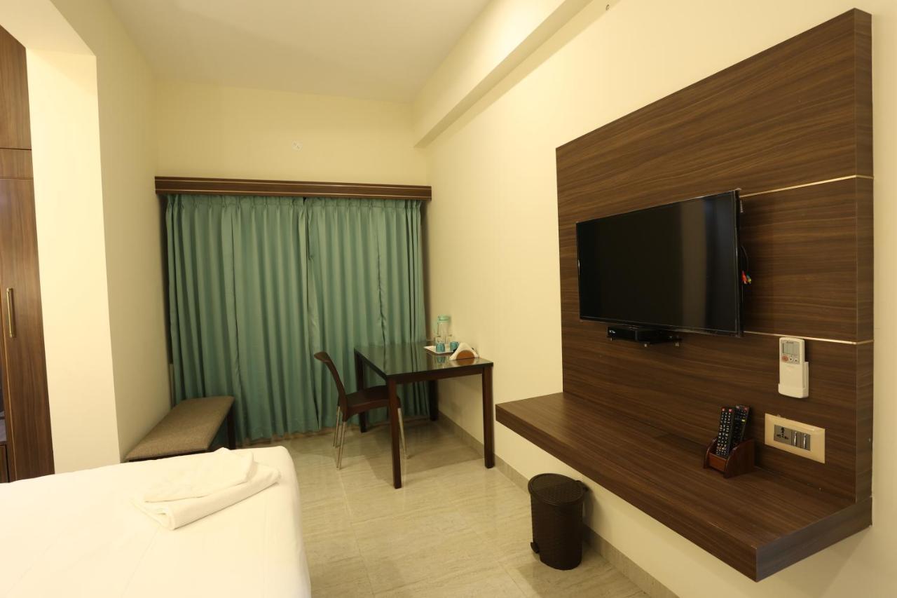 Отель Minas Manor Tiruchirappalli Экстерьер фото